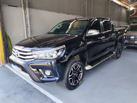 TOYOTA HILUX SW4 2.8 SRX 4X4 16V TURBO INTERCOOLER DIESEL 4P AUTOMÁTICO TOYOTA HILUX SW4 2.8 SRX 4X4 16V TURBO INTERCOOLER DIESEL 4P AUTOMÁTICO